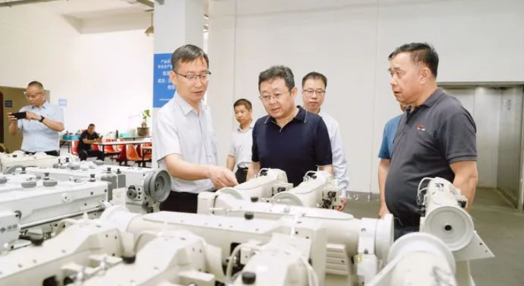 張立偉一行赴陜鼓章丘氣體、青島海發集團、上海臨港產業區等單位考察調研